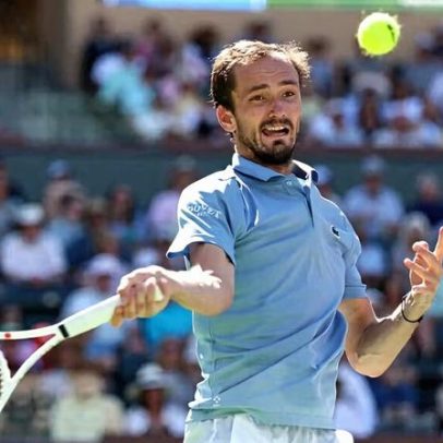 Medvedev encerra a sequência vitoriosa de Alcaraz e avança à final