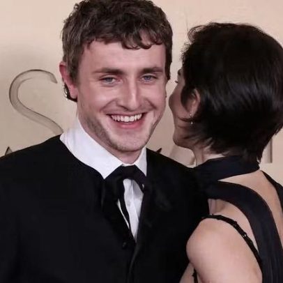 Paul Mescal surge com namorada em aparição rara após Oscar 2026