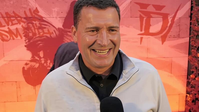 Ex-chefe da Blizzard hoje à frente empresa de apostas comenta IA em Crimson Desert