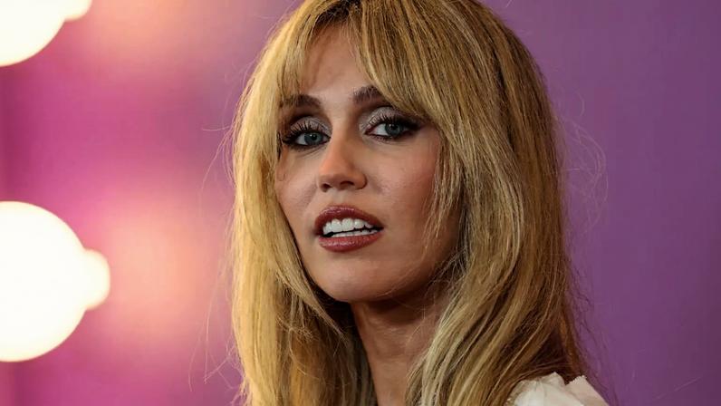 Miley Cyrus lança Younger You e fãs de Hannah Montana sentem nostalgia