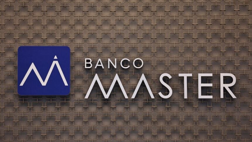 Fachada com o logotipo do Banco Master