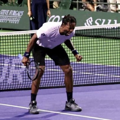 Monfils celebra apoio do público na reta final de sua carreira
