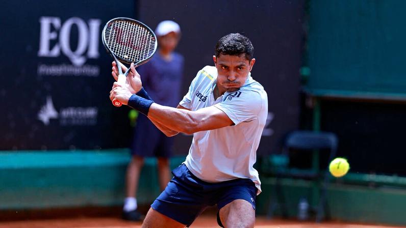 Monteiro vence espanhol em dois sets e avança às quartas em Brasília