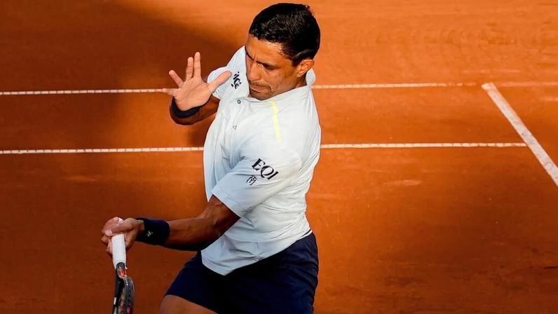 Monteiro estreia em São Paulo sob pressão do ranking