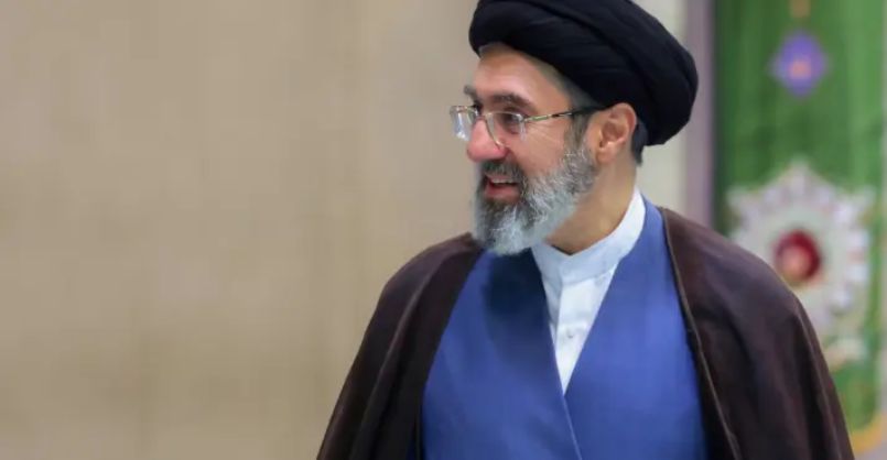 Líder do Irã estaria ferido e isolado, dizem fontes dos EUA