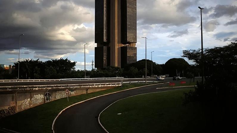 Copom reduz Selic para 14,75% e não se compromete com novos cortes