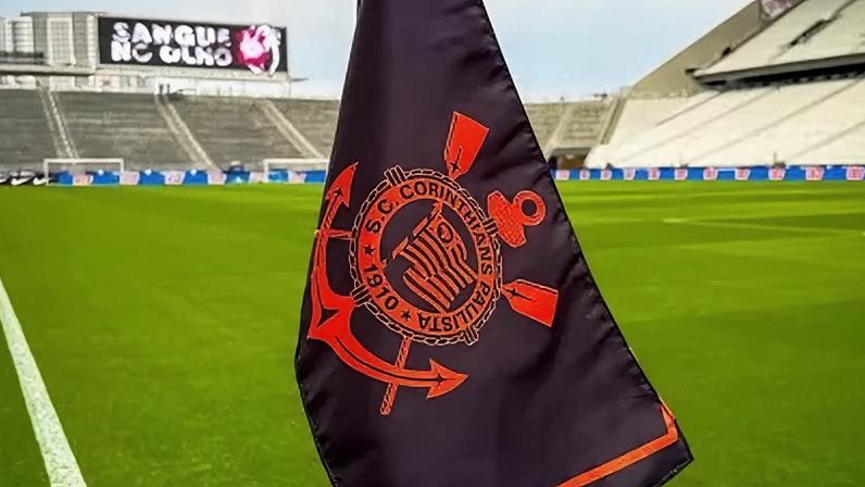 Bandeirinha de escanteio do Corinthians na Neo Química Arena