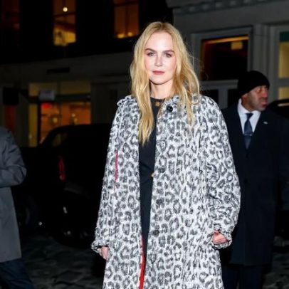 Nicole Kidman aposta em look com estampa de leopardo e Chanel