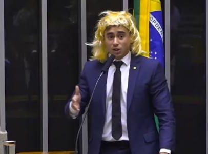Justiça anula condenação de Nikolas por discurso transfóbico com peruca