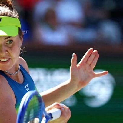 Noskova encerra sequência de Gibson e encara Sabalenka na semifinal