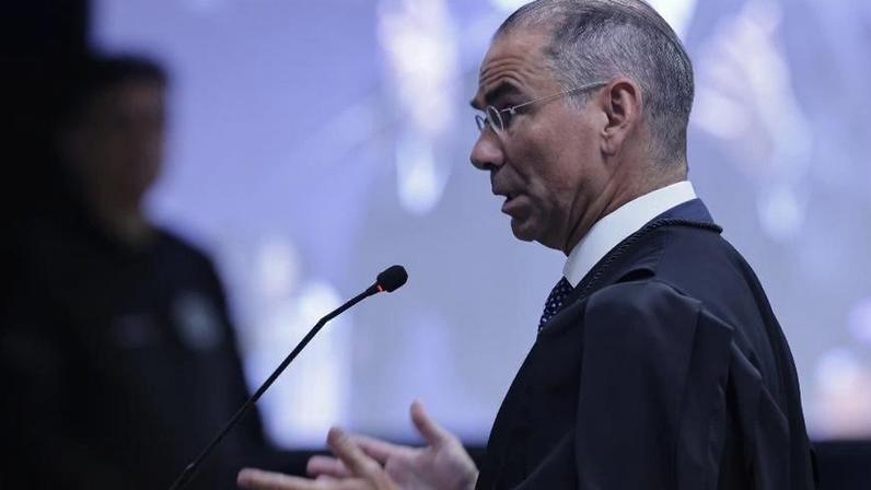 O advogado de Walter Braga Netto, José Luis Oliveira Lima, durante julgamento da trama golpista