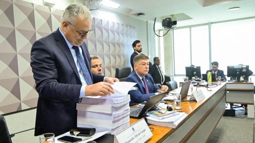 CPMI do INSS: senadores votam na sessão que rejeitou relatório