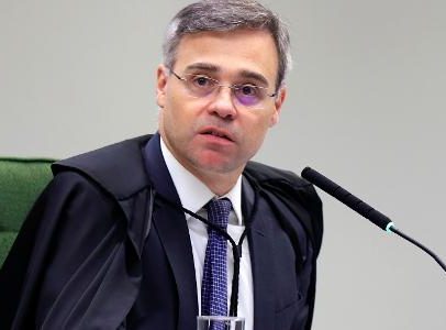 Sessão de hoje evidencia fissuras no STF, aponta Carla Araújo