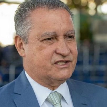 Rui Costa critica gestão do pai de Flávio Bolsonaro como desastre