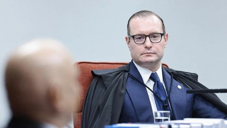 Zanin rejeita ação do PT contra privatização da Sabesp