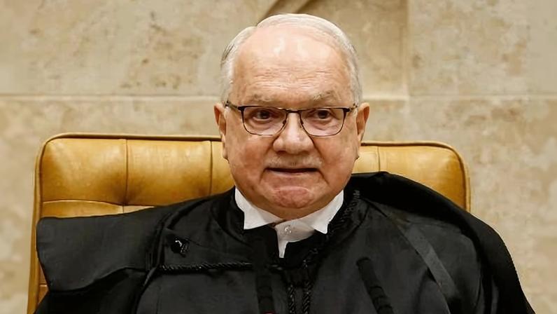 Fachin diz que juízes erram e devem arcar por erros durante crise no STF