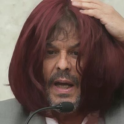 Adrilles usa peruca e critica criminalização da misoginia na Câmara de SP