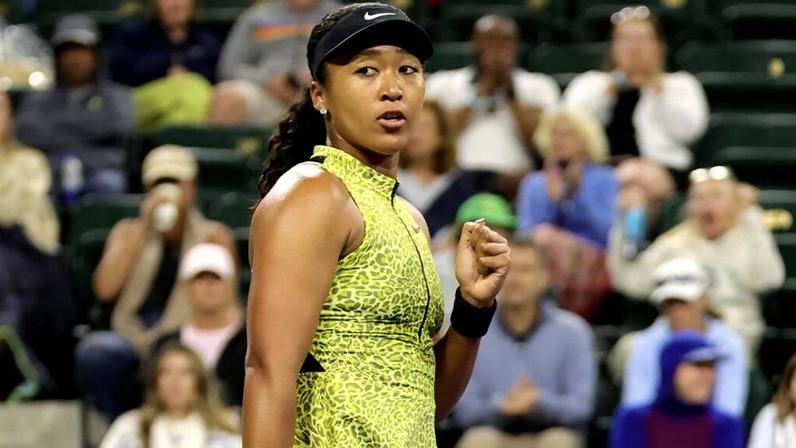 Osaka retorna de lesão e vence jovem rival na estreia