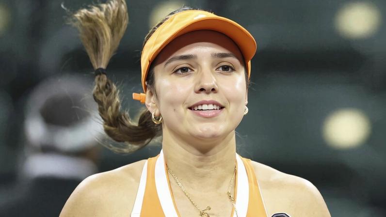 Anisimova vence de virada após Osorio salvar 3 match-points