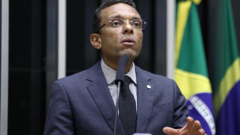 Deputado Otoni de Paula nega ter apoiado Erika Hilton na eleição da Comissão da Mulher e contesta versão que circula nas redes. Foto: Divulgação