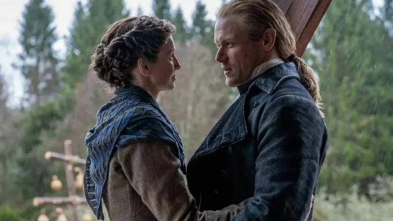 Caitriona Balfe e Sam Heughan em Outlander (Reprodução)
