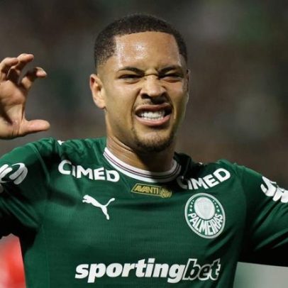 Vitor Roque inicia final do Paulistão no banco do Palmeiras