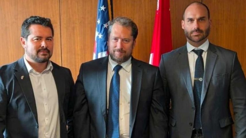 Paulo Figueiredo, Darren Beattie e Eduardo Bolsonaro, em foto de arquivo