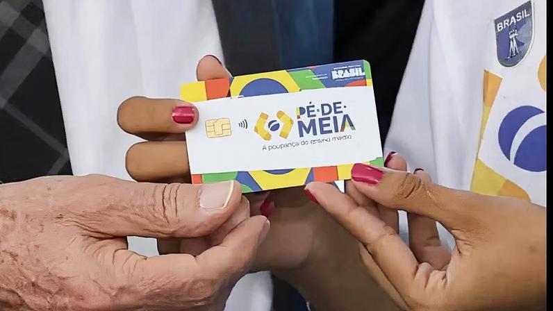 Por meio do Pé-de-Meia, o estudante recebe um incentivo mensal de R$ 200, que pode ser sacado em qualquer momento — Foto: Divulgação/Governo Federal