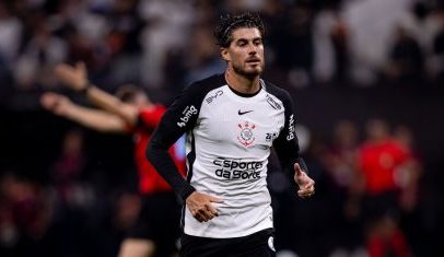 Atacante do Corinthians vive cenário de incerteza sobre futuro