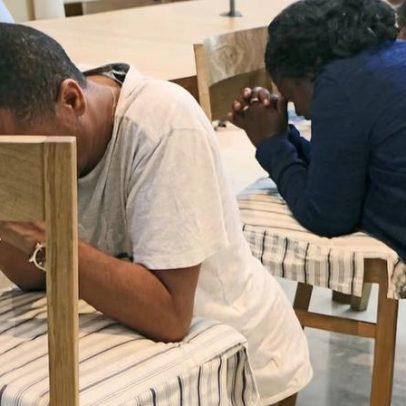 Eritreia prende 13 cristãos por se reunirem para orar