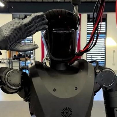 Robô humanoide para identificar alvos e usar armas em guerras