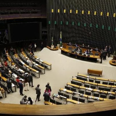 Deputados aceleram gastos com autopromoção em ano eleitoral