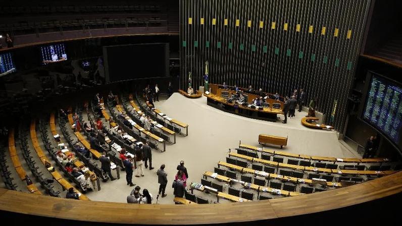 Deputados aceleram gastos com autopromoção em ano eleitoral
