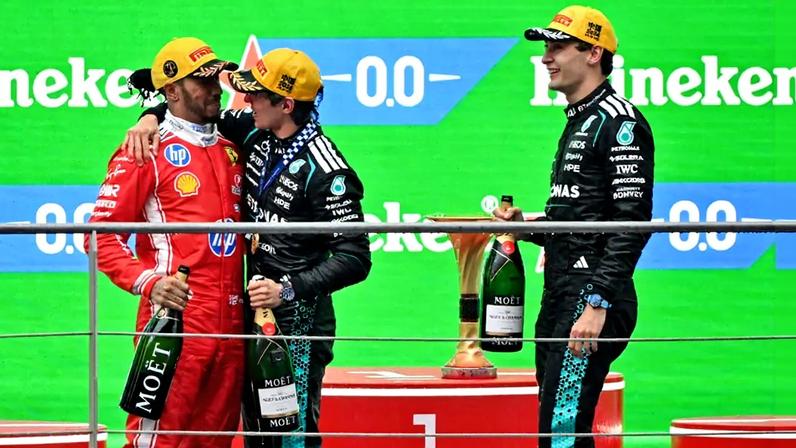 Chefe da F1 se emociona ao incluir Hamilton em comemoração da Mercedes