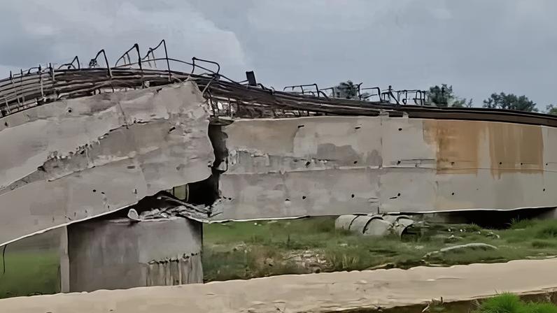 Ponte no CE financiada com verba federal de R$ 2,3 mi cai antes da inauguração