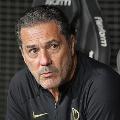 Ex-treinador do Real Madrid e da Seleção é internado na UTI