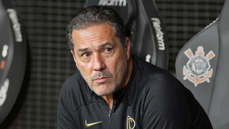 Ex-treinador do Real Madrid e da Seleção é internado na UTI