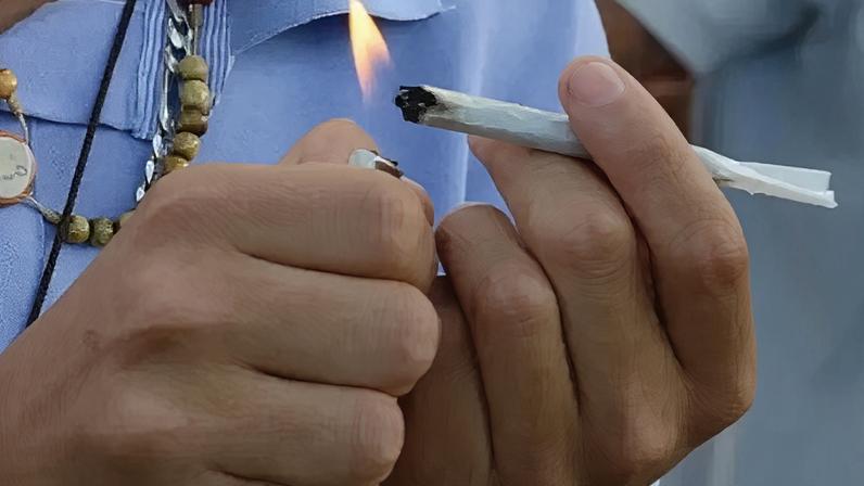 Uso de maconha na adolescência dobra risco de transtornos