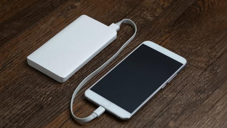 Powerbank — Foto: Freepik/xb100