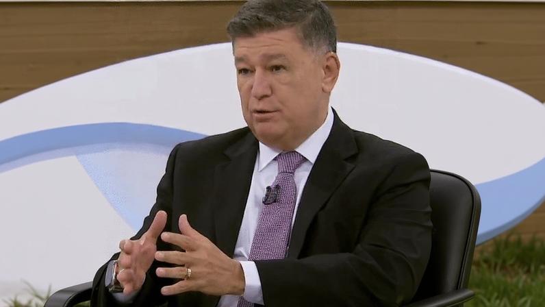 Presidente da CPMI do INSS, senador Carlos Viana (Podemos-MG), no programa Roda Viva, da TV Cultura