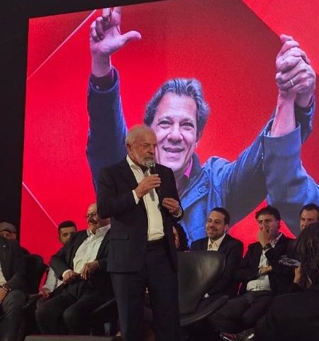 Presidente Lula (PT) discursa no lançamento da pré-candidatura de Fernando Haddad (PT) ao governo de São Paulo