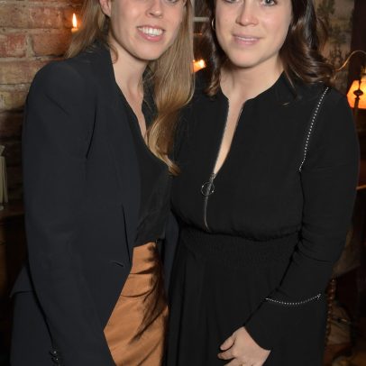 Beatrice e Eugenie assustadas com prisão de ex-príncipe Andrew