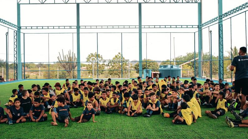 Projeto entrega uniformes a 1.500 jovens no Nordeste