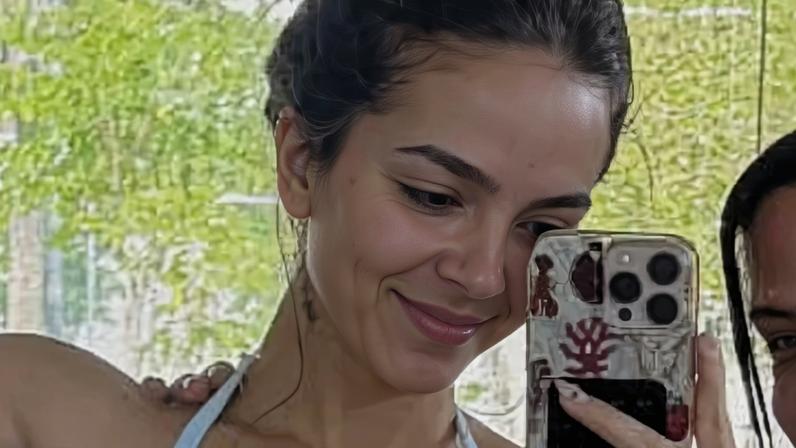 Mel Maia exibe muque e abdômen marcado com 'furinhos' após treino intenso com personal — Foto: Reprodução/Instagram