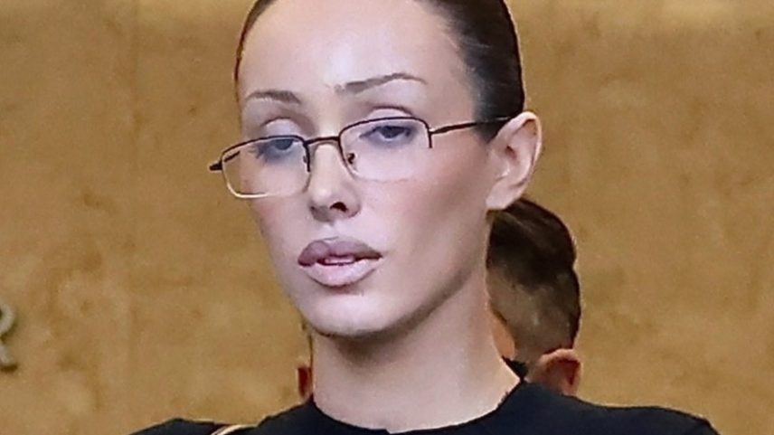 Bianca Censori, esposa de Kanye West, surpreende com roupa escolhida para ir ao tribunal — Foto: The Grosby Group