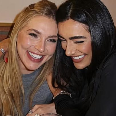 Virginia Fonseca passa noite em Madri com amiga Duda Freire