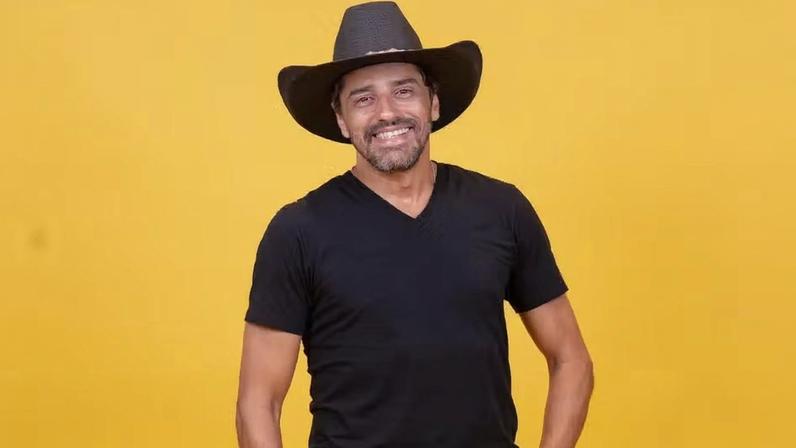 Alberto Cowboy cogita desistir do BBB 26 após paredão falso
