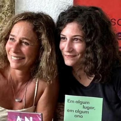 Andrea Beltrão prestigia autógrafos da filha, autora de romance pornográfico