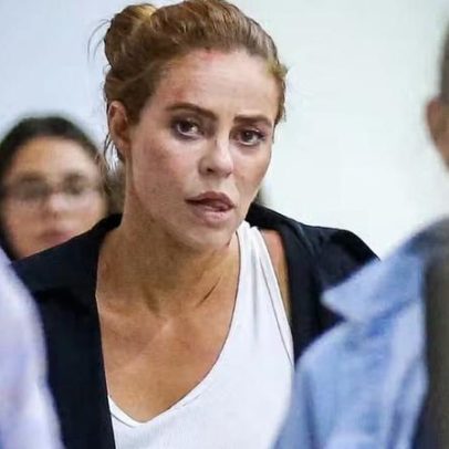 Paolla Oliveira aparece apressada e corre para embarcar no aeroporto