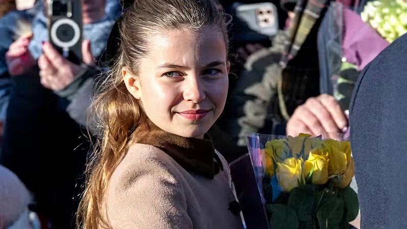 Web compara semelhança de princesa Charlotte com Elizabeth II, Diana e Kate: 'Perfil de rainha'; confira!